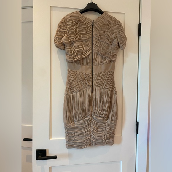 Gorgeous Burberry Dress, size 8 - Picture 2 of 4